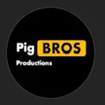 El logotipo de Pig Bros Productions, con un diseño amarillo sobre fondo negro. Este emblema representa los trabajos con personajes virtuales del equipo de producción y el conjunto de sus series.