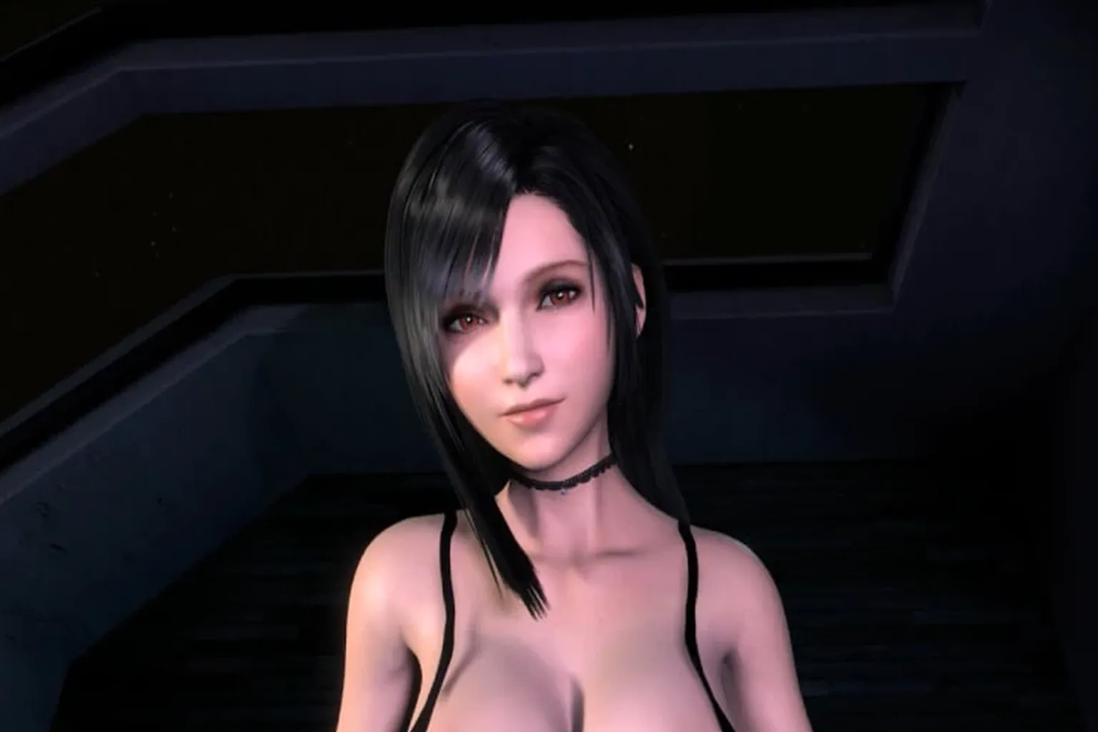 Un personaje femenino virtual con pelo negro corto, vestido con un vestido oscuro. El fondo es una escena interior con cuadros y texturas de pared distintivas, con una iluminación centrada en su rostro y la parte superior del cuerpo para crear una composición cargada de atmósfera.