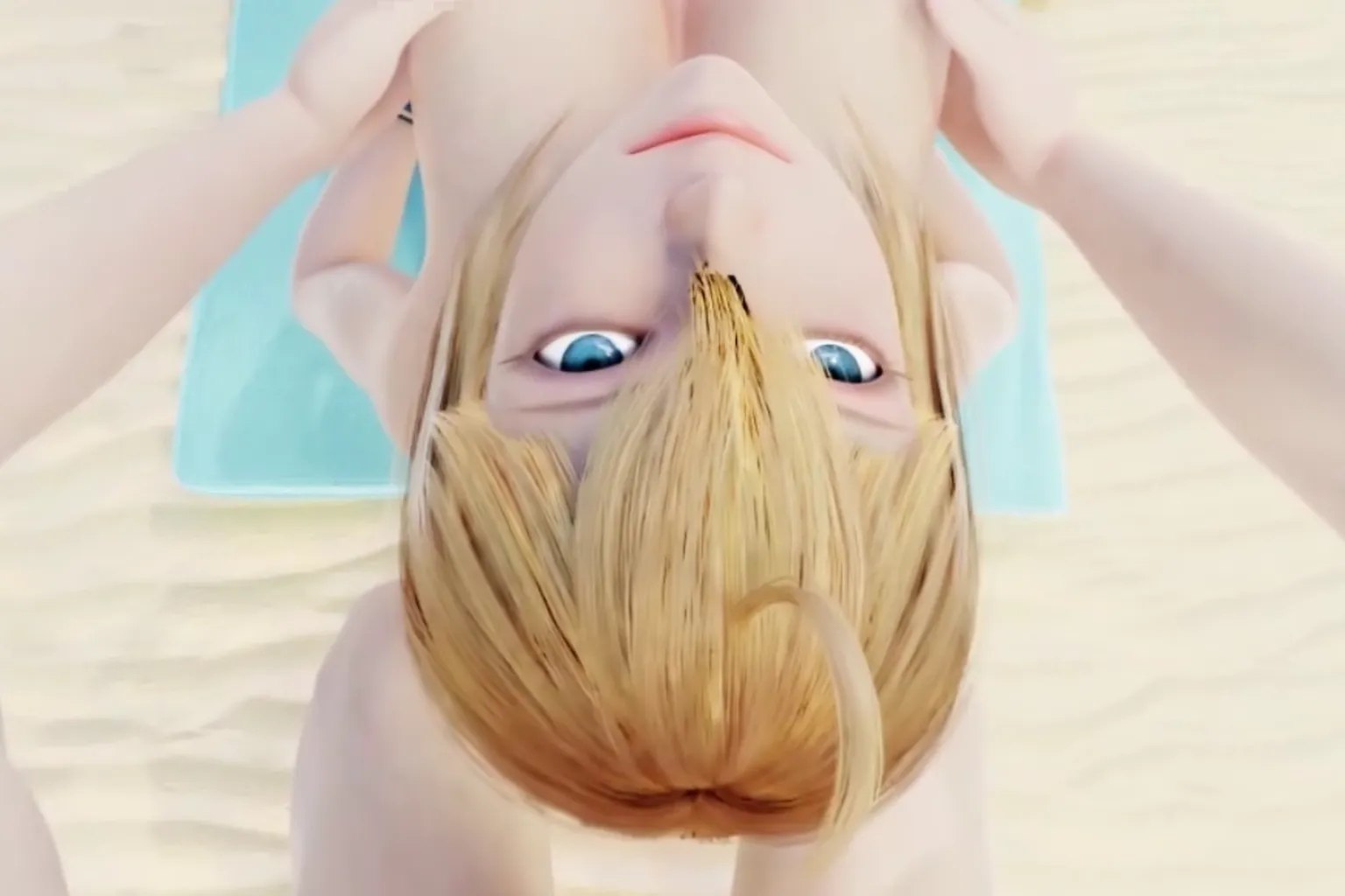 Una escena en la que un personaje femenino virtual rubio está tumbado sobre una esterilla de playa. La cámara mira desde arriba, con arena blanca y una botella azul de protector solar al fondo. La fuerte luz del sol y los tonos brillantes transmiten directamente una atmósfera de playa veraniega.