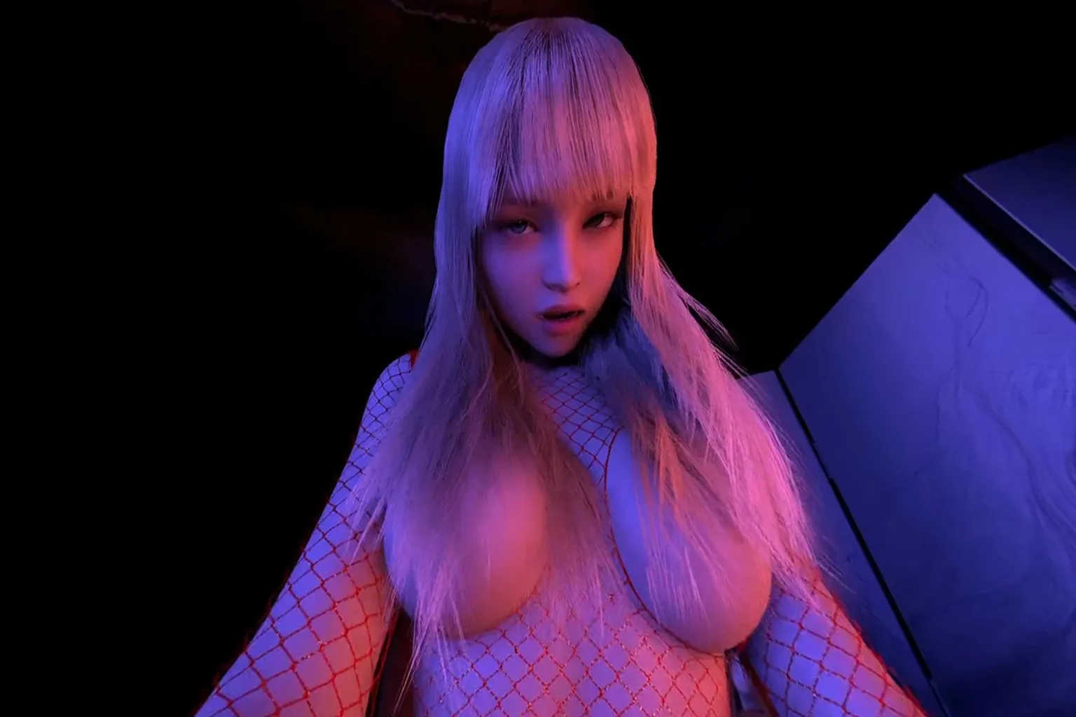 Un personaje femenino virtual con el cabello largo de color blanco plateado, vestido con un atuendo de estilo malla y sentado en una habitación oscura. La iluminación lateral en tonos púrpura y rosa resalta sus rasgos faciales y la textura de la ropa.